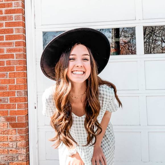 Meet your Posher, Lindsay - Picture 1 of 1